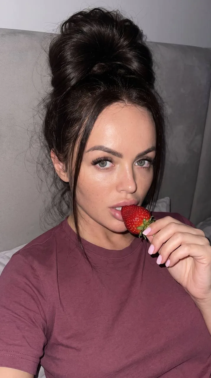 🍓 Домашнее селфи с клубникой