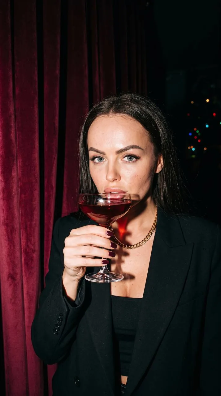🍷 Вечер в закрытом баре