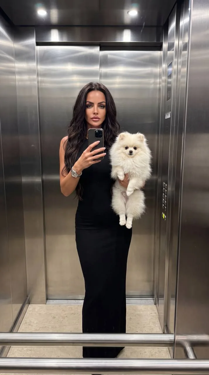 🐶 Селфи в лифте со шпицем