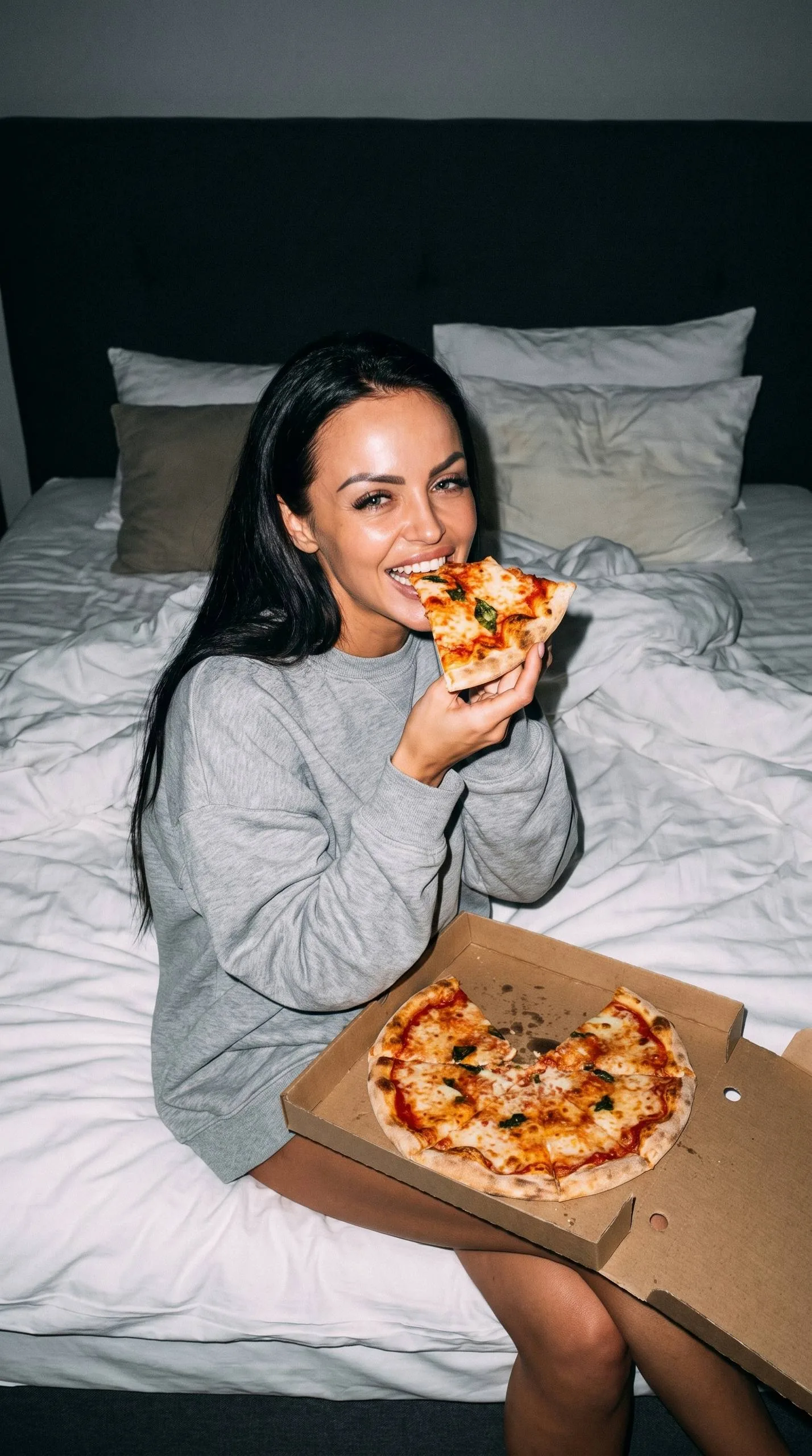 🍕 Пицца в кровати ночью